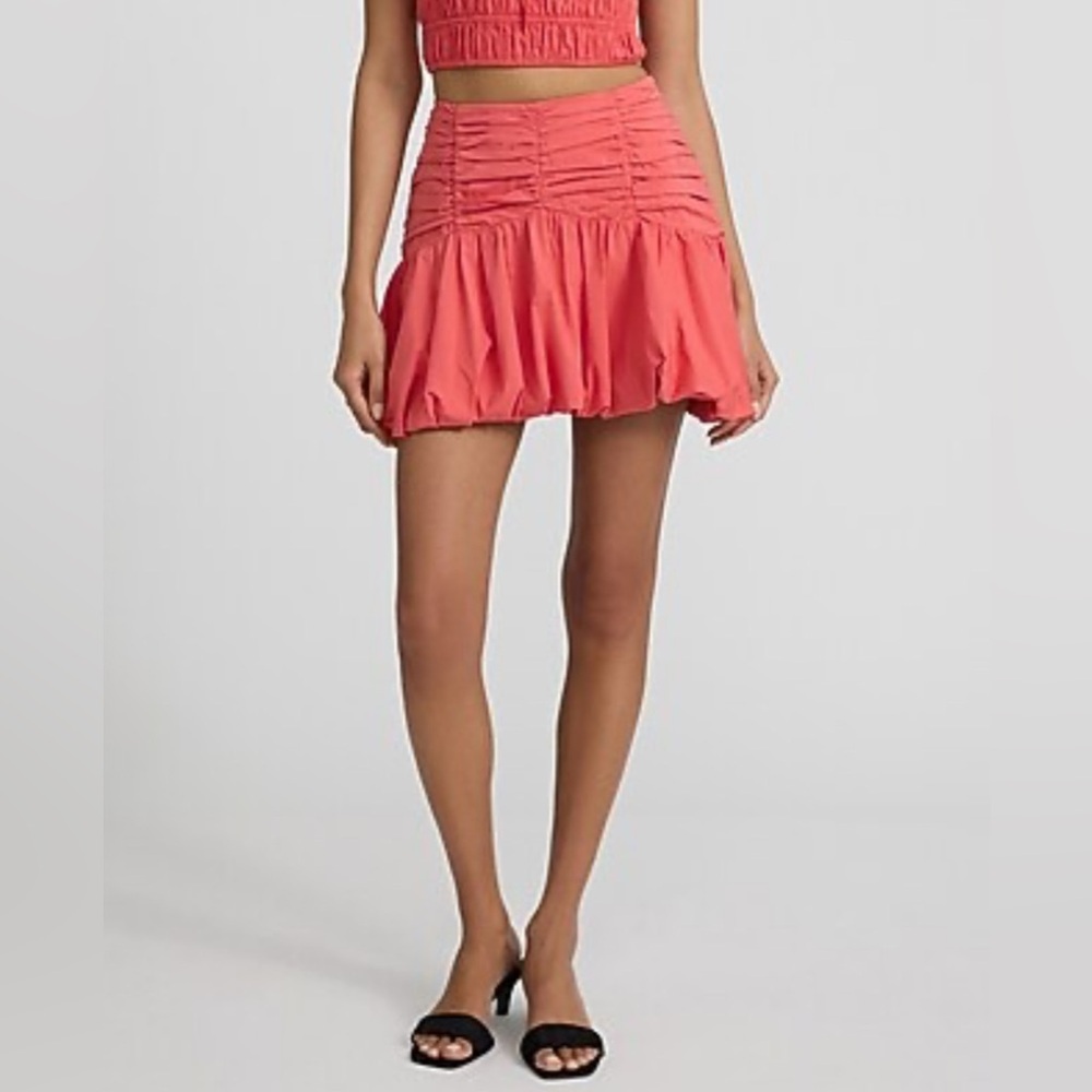 NWT High Waisted Ruched Bubble Hem Skirt-Size Small
